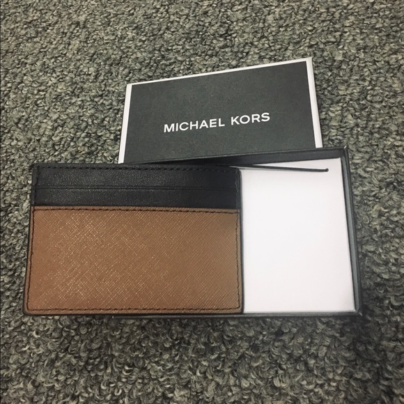 ❌❌SOLD❌❌ Michael Kors Card holder - Picture 2 of 3